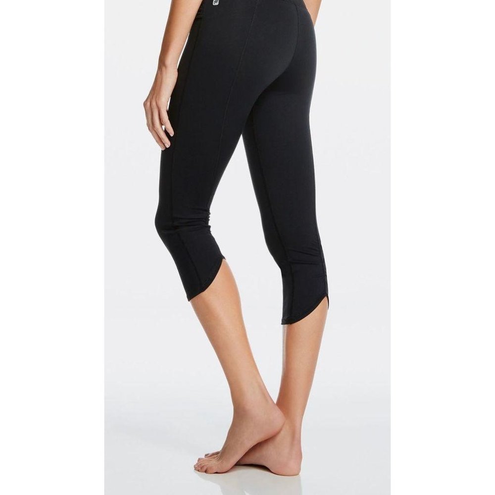 NEW Fabletics Kastos Capri Legging Black Small - Picture 3 of 9